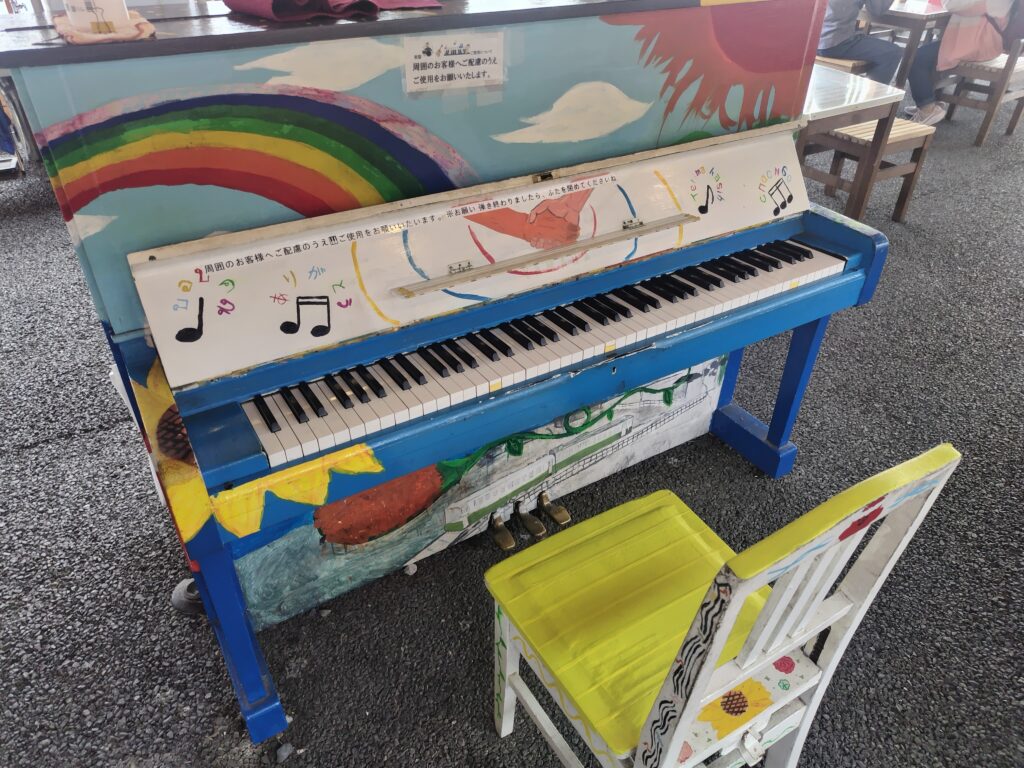 南三陸さんさん商店街 – 本吉郡南三陸町 - ストリートピアノ STPIA