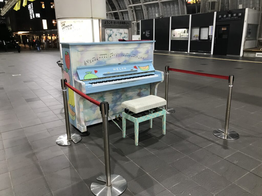 JRさいたま新都心駅 – さいたま市大宮 - ストリートピアノ STPIA