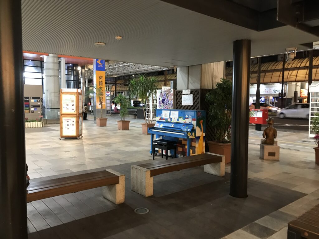 みやざきアートセンター – 宮崎市 - ストリートピアノ STPIA