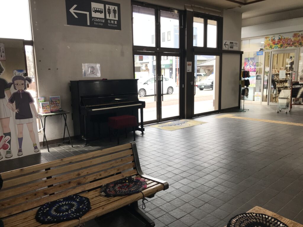 屋代駅 – 千曲市 - ストリートピアノ STPIA