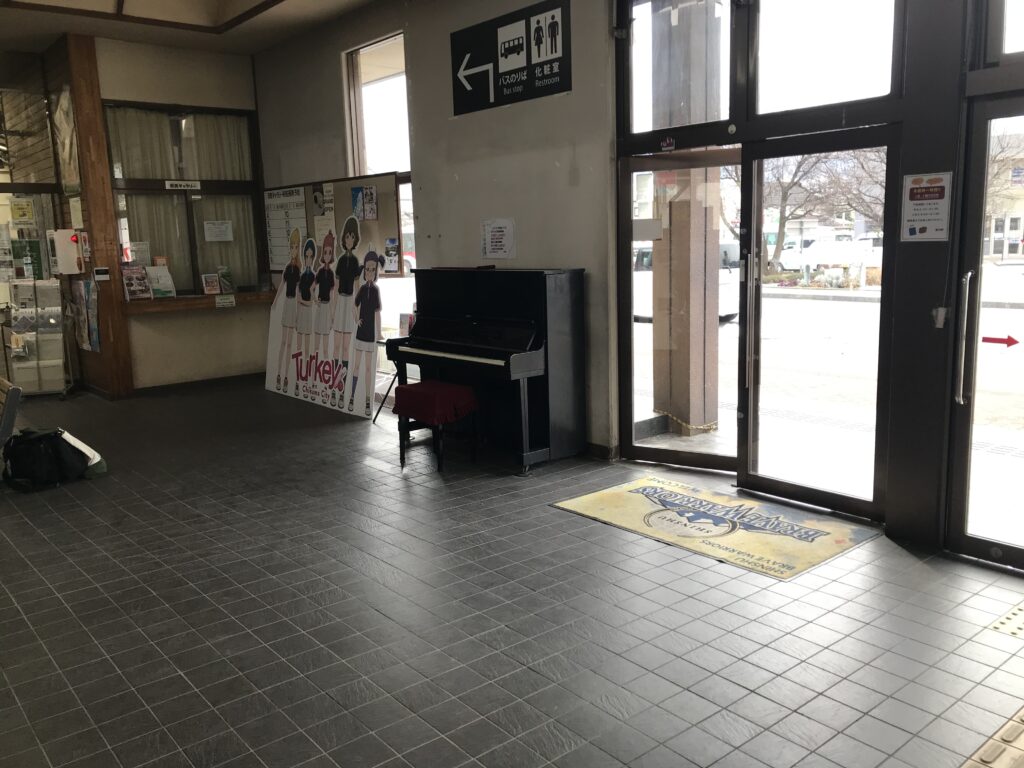 屋代駅 – 千曲市 - ストリートピアノ STPIA