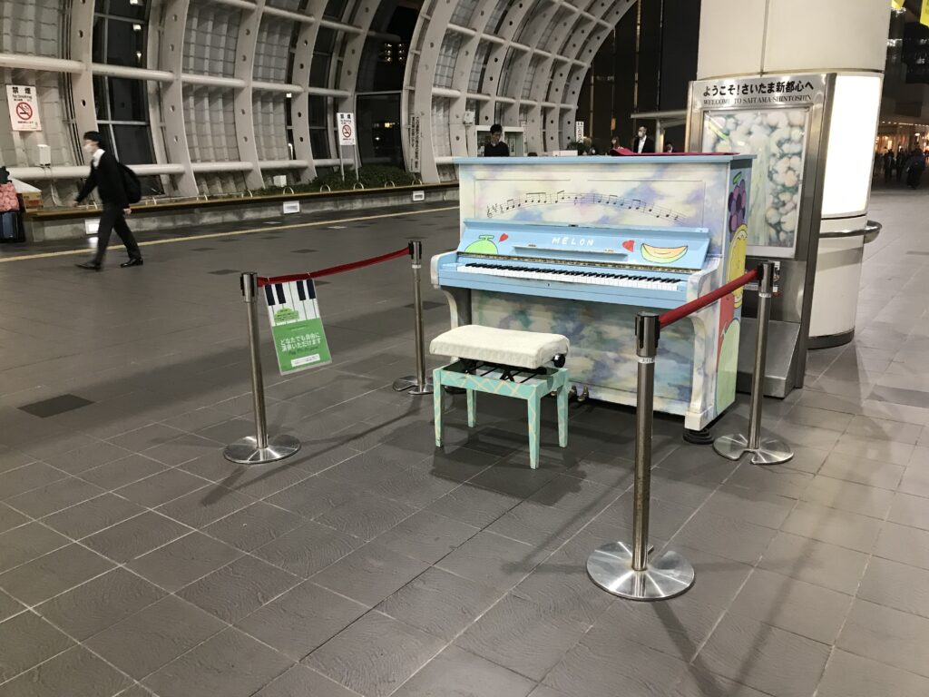 JRさいたま新都心駅 – さいたま市大宮 - ストリートピアノ STPIA