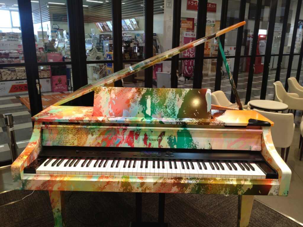 新東名高速 浜松SA下り線 – 浜松市浜北区 - ストリートピアノ STPIA