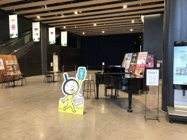 信毎メディアガーデン – 松本市 - ストリートピアノ STPIA