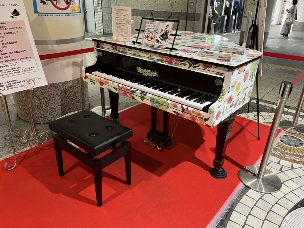 紙屋町シャレオ – 広島市 - ストリートピアノ STPIA