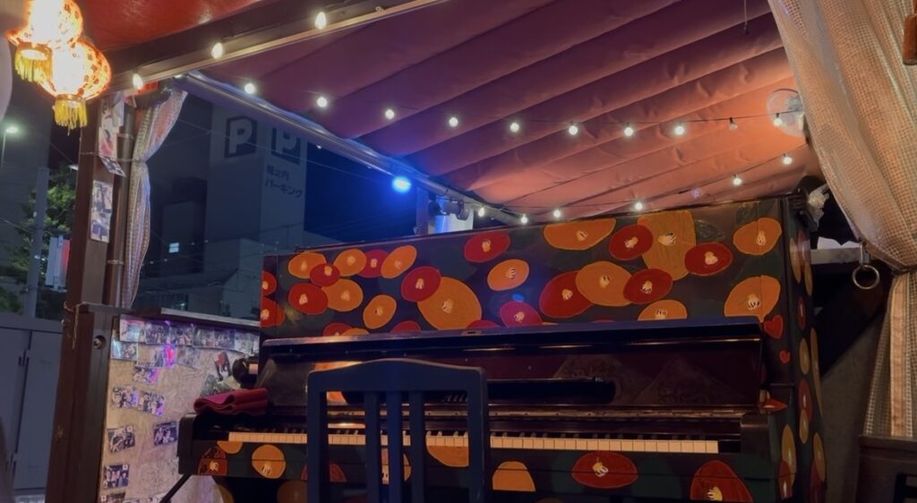 CREPE & CAFE HI5 – 松山市 - ストリートピアノ STPIA