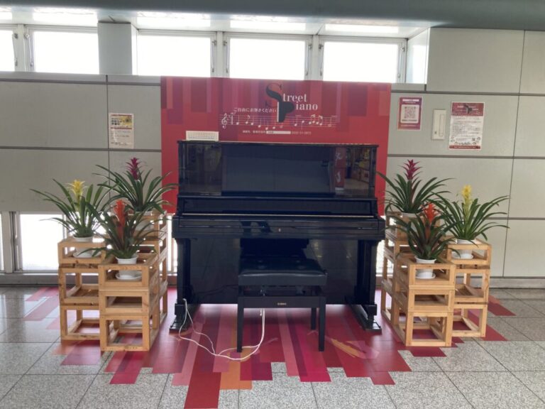 JR豊橋駅 – 豊橋市 - ストリートピアノ STPIA