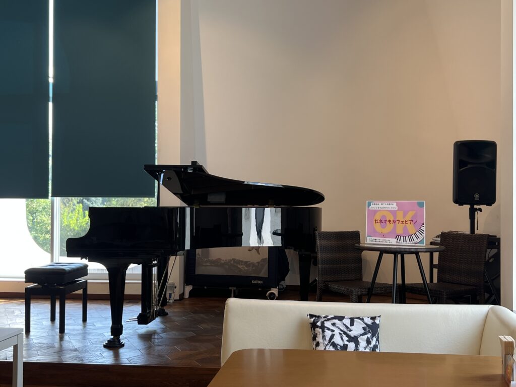 街カフェCOCOON – 立川市 - ストリートピアノ STPIA