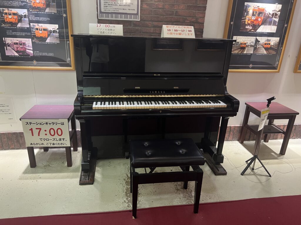 JR両国駅 – 墨田区 - ストリートピアノ STPIA