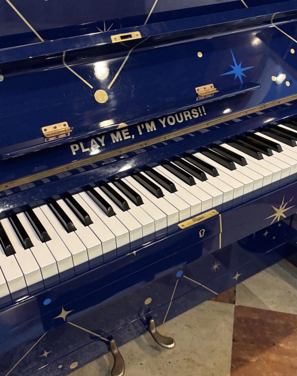 歌舞伎町チェックメイトビル – 新宿区 - ストリートピアノ STPIA