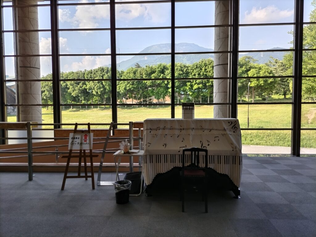 伊吹薬草の里文化センター – 米原市 - ストリートピアノ STPIA