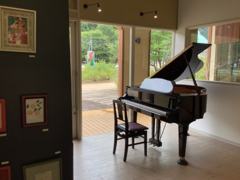 ガレリア画廊 – 白山市 - ストリートピアノ STPIA