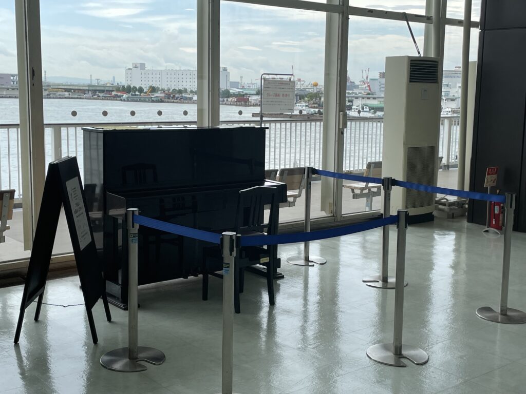 神戸ポートターミナル – 神戸市中央区 - ストリートピアノ STPIA