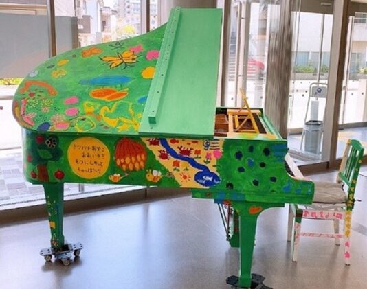 大阪空港駅 – 豊中市 - ストリートピアノ STPIA