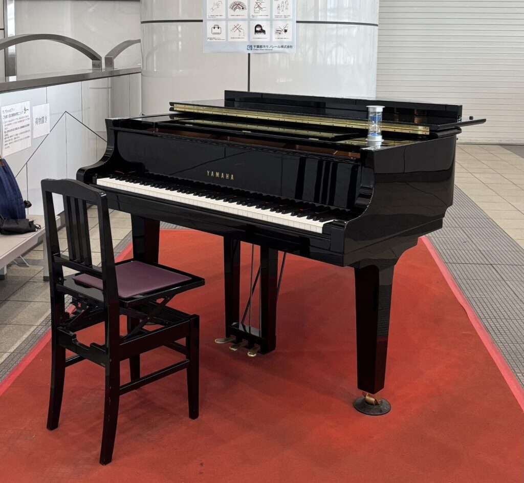 モノレール千葉駅 - 千葉市 - ストリートピアノ STPIA