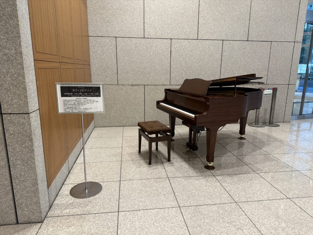 汐留シティセンター - 港区 - ストリートピアノ STPIA